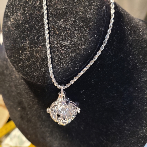 silver heart bracelet with crystals - Picture 3 of 3